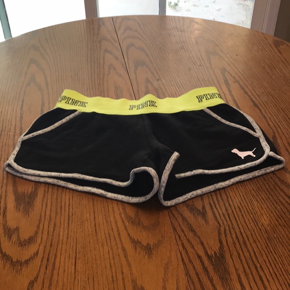 Woman’s PINK shorts size medium! - Picture 1 of 4